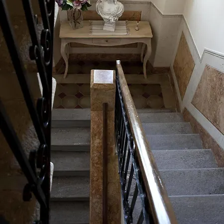 Nocleg ze śniadaniem Relais Augusta *